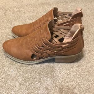 Report Women’s Dress Ankle Heels